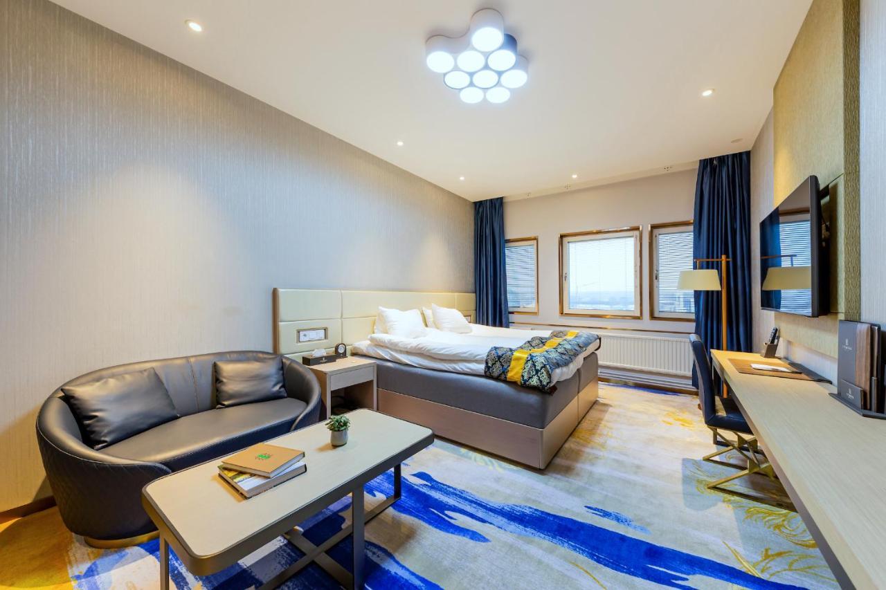 Livington Hotel สต็อกโฮล์ม ภายนอก รูปภาพ